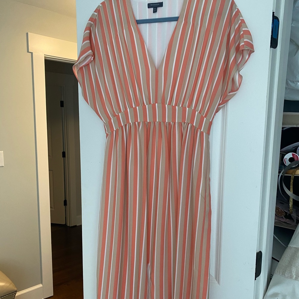 Madison peach stripe dress front slit medium